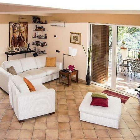 Casa Vacanze Gallodoro เลโตยานนี ภายนอก รูปภาพ