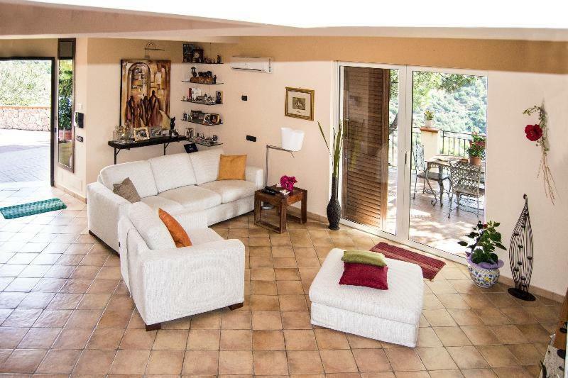 Casa Vacanze Gallodoro เลโตยานนี ภายนอก รูปภาพ