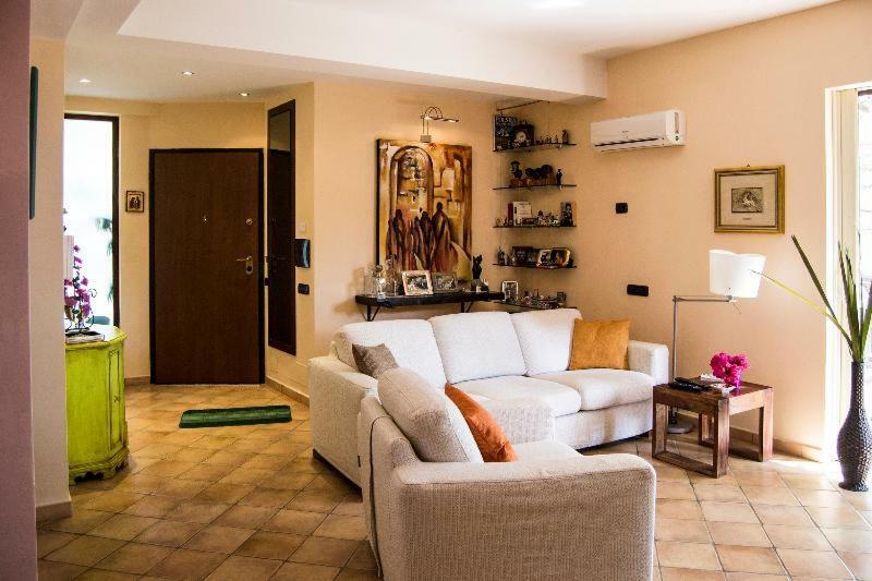 Casa Vacanze Gallodoro เลโตยานนี ภายนอก รูปภาพ