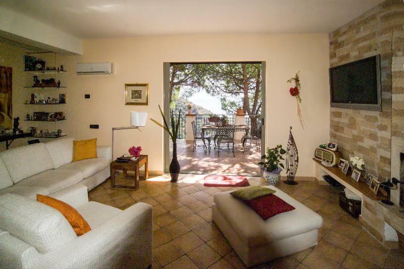 Casa Vacanze Gallodoro เลโตยานนี ภายนอก รูปภาพ